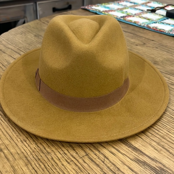 #12 NWT camel J.Crew hat M/L